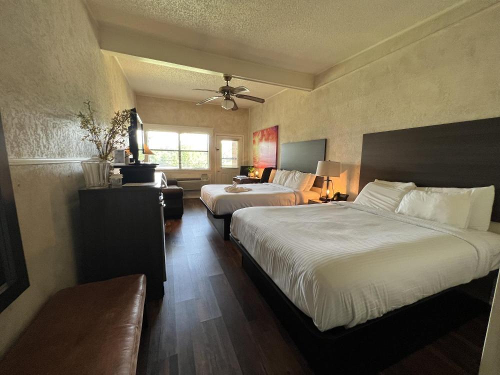 Mountain Harbor Queen Guest Room on Lake Ouachita
